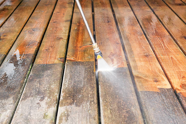 Best Pool Deck Cleaning  in Macdonnell Heights, NY
